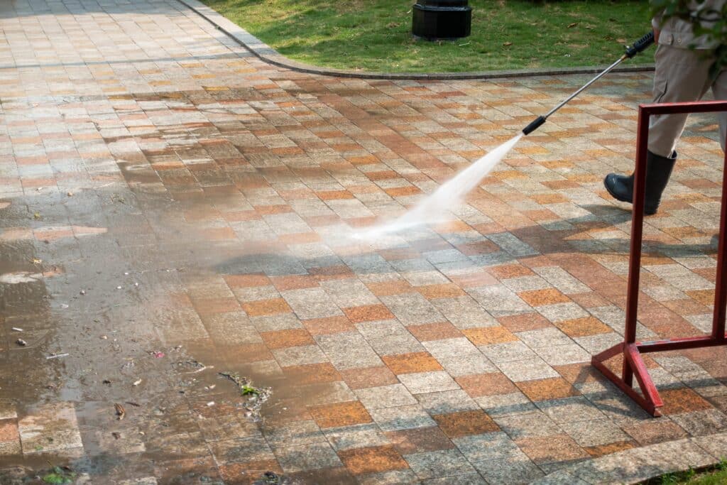 Outdoor floor cleaning with a pressure water jet on street